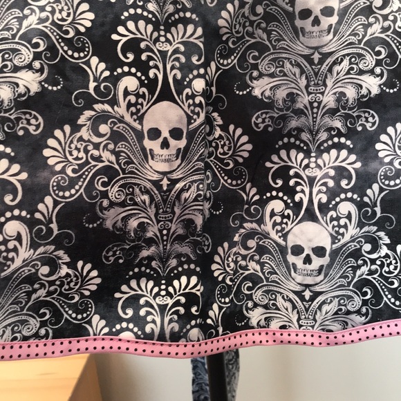 Pink and black skulls Apron. Rockabilly, Burlesque, 50s pin-up, goth - Picture 11 of 11